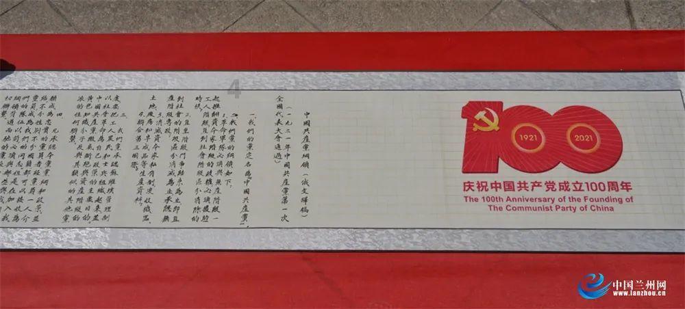 双人跨栏赛跑